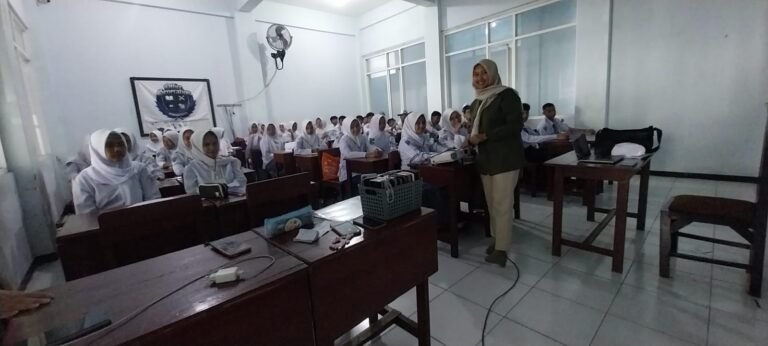 Hari Kedua MPLS, Murid Baru SMK Mugas Penguatan Karakter Melalui Materi Ahklak-Minat Bakat
