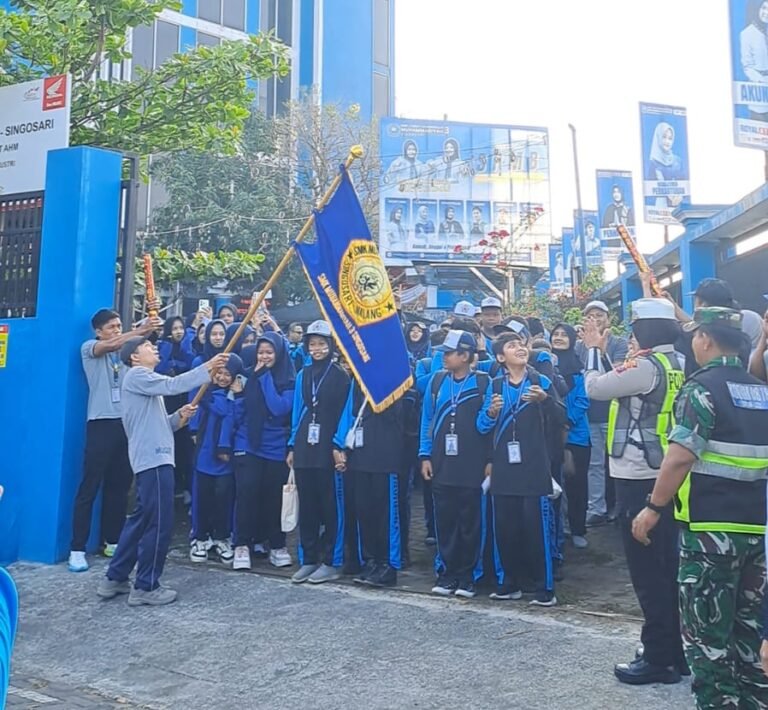 Bertabur Hadiah Unggul, Jalan Sehat SMK Mugas Membludak Pesertanya-Antusias Sambut SPMB 2027-2028