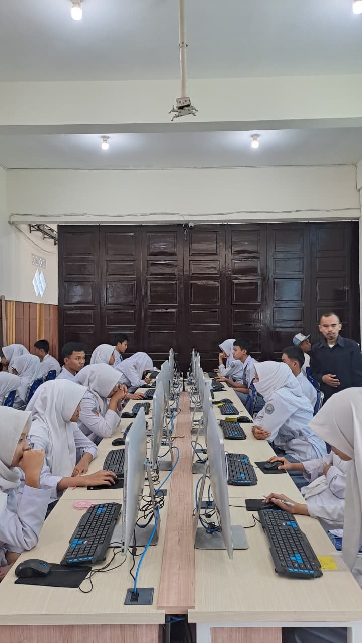 Dibagi Empat Sesi, Penilaian Tengah Semester SMK Mugas Berbasis Soal Tes Kemampuan Akademik